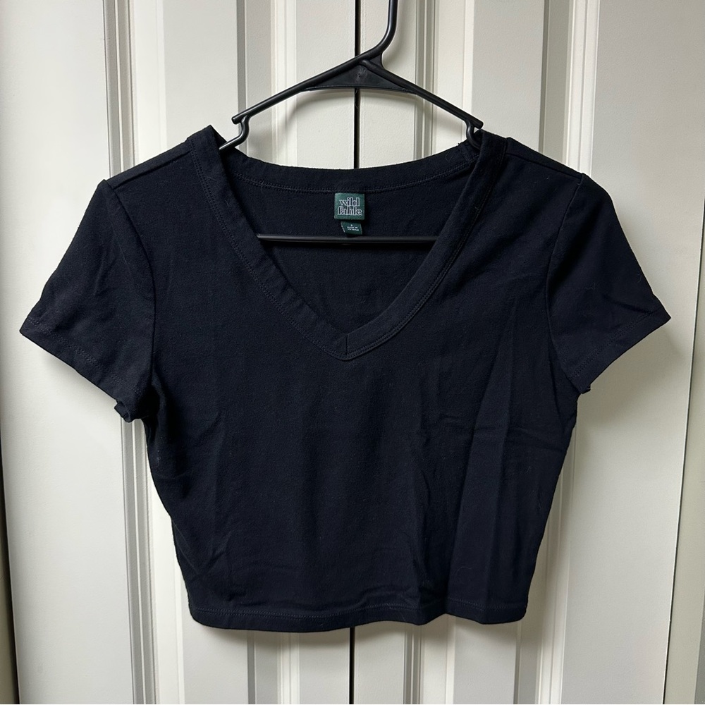 Wild Fable Classic Black V-Neck Crop Top Tee - Small